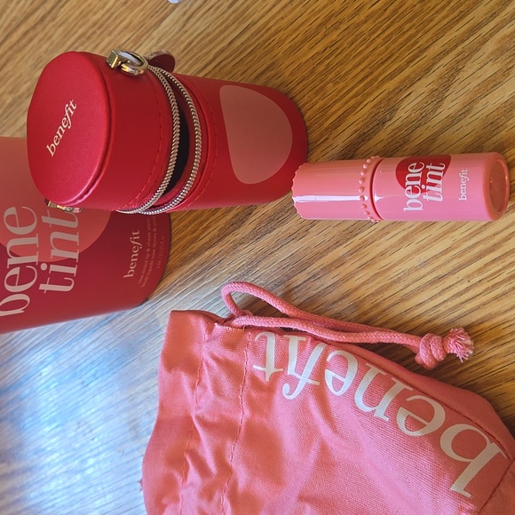 Benetint Liquid Lip & Cheek Stain with Carrying Case - Picture 2 of 6